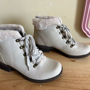Origins Cream Ankle Boots with Fur Lining